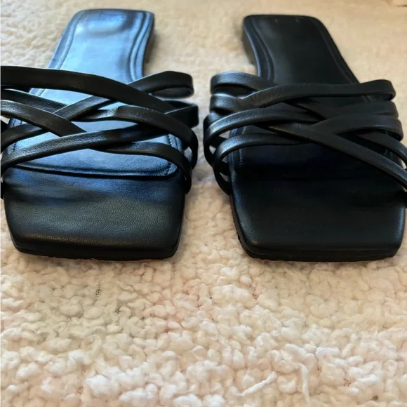 Marc Fisher LTD Varro Black Leather Slides Sandals Flats Size 10 Classic… - Picture 2 of 9